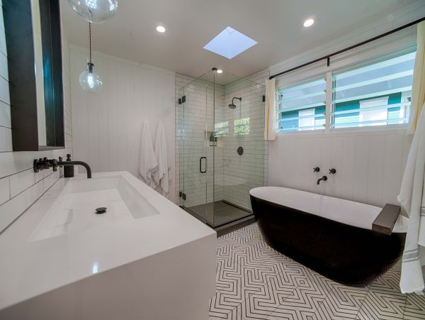 Rare Ocean Side Escape On Kauais Iconic North Shore Rent As Three Bedroom Or Five Bedroom !
